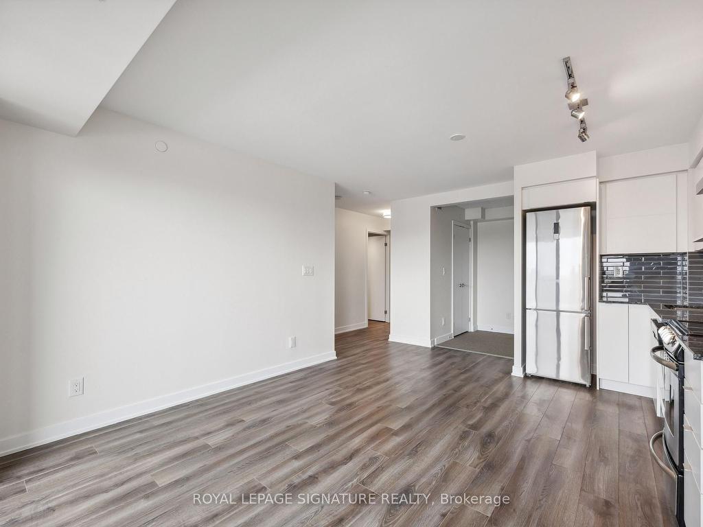 









160


Flemington

Road, 906,
Toronto,




ON
M6A 0A9

