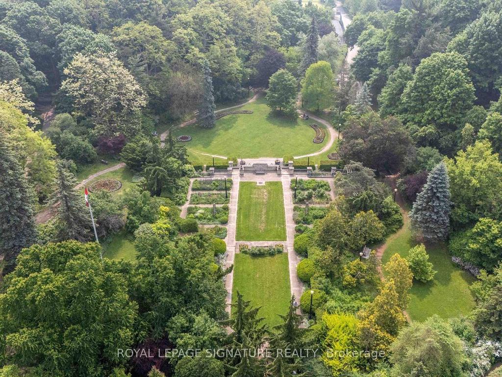 









18


Weybourne

Crescent,
Toronto,




ON
M4N 2R3

