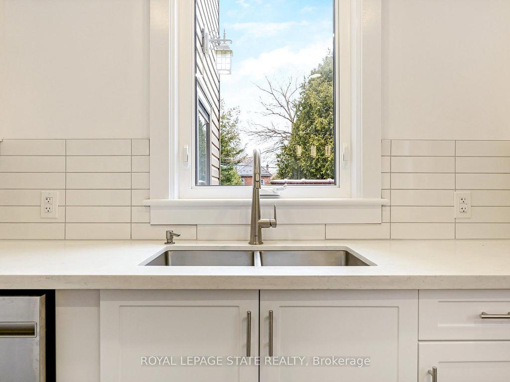 









366


Aberdeen

Avenue,
Hamilton,




ON
L8P 2R5

