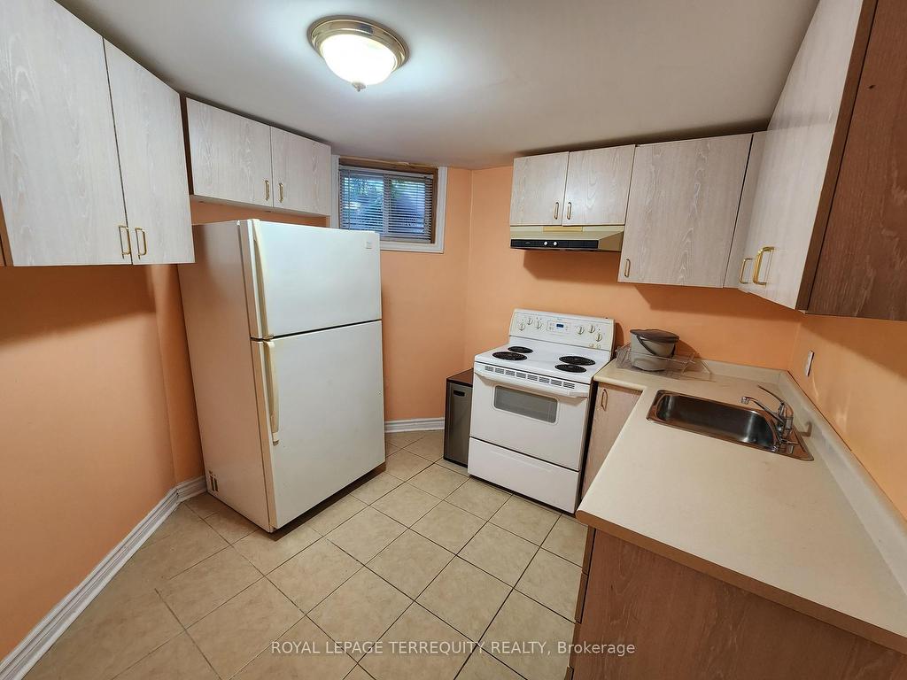 









13


Howling

Crescent,
Ajax,




ON
L1S 7N7

