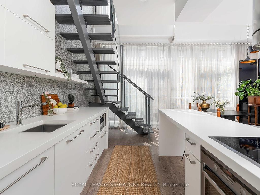 









1


Scott

Street, 211,
Toronto,




ON
M5E 1A1


