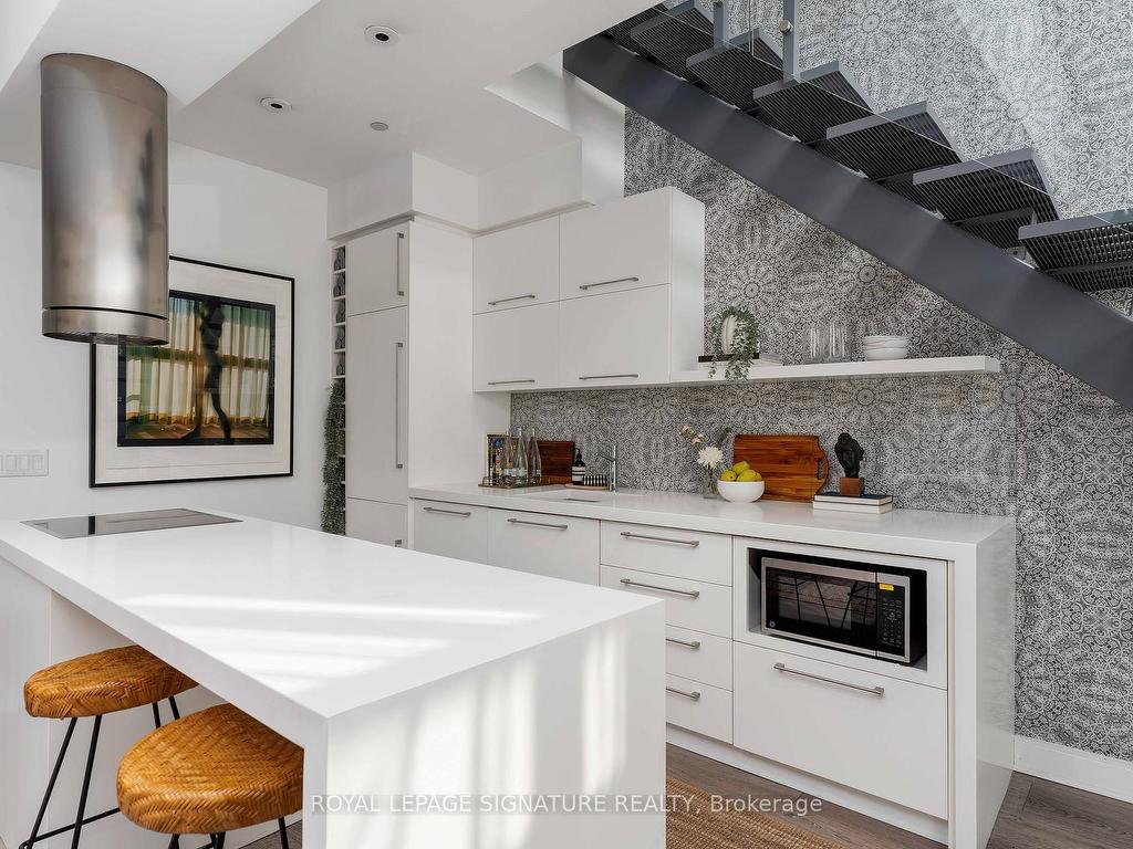 









1


Scott

Street, 211,
Toronto,




ON
M5E 1A1

