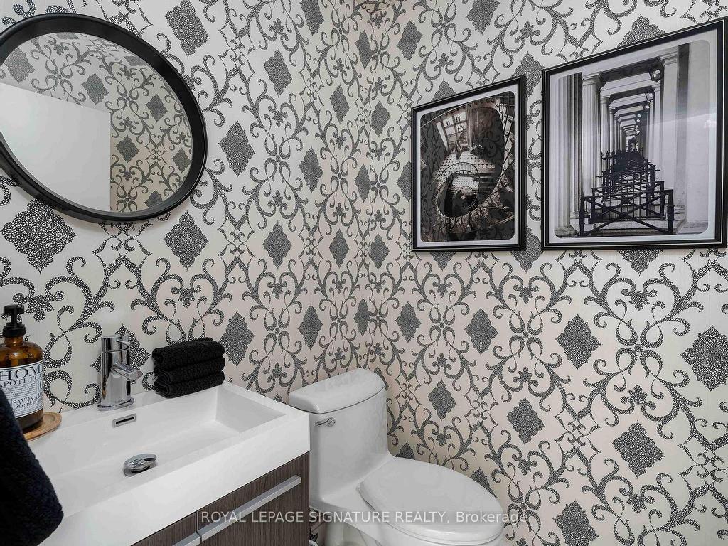 









1


Scott

Street, 211,
Toronto,




ON
M5E 1A1

