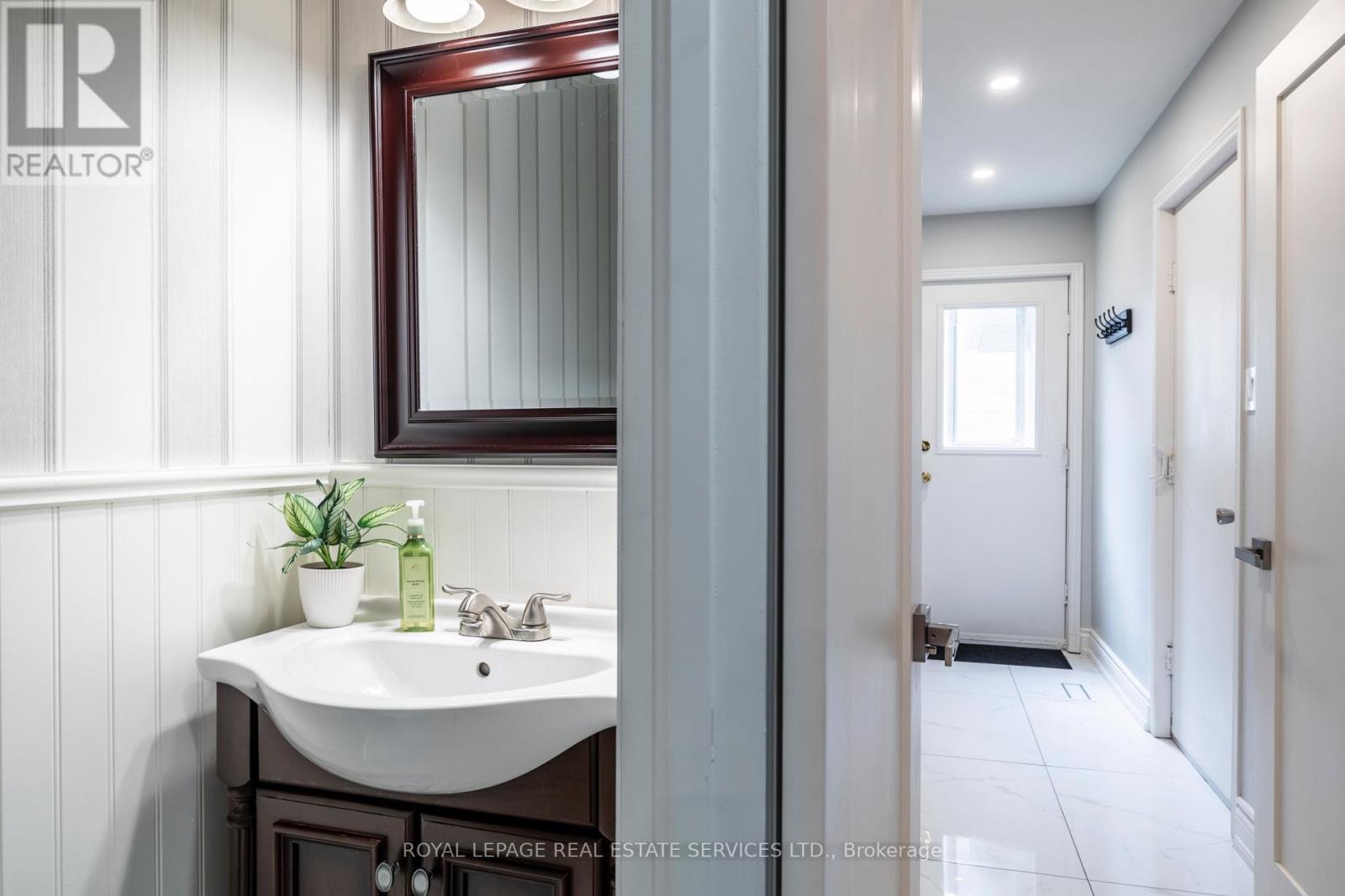 












6 DAWNRIDGE TRAIL

,
Brampton,




Ontario
L6Z2A1

