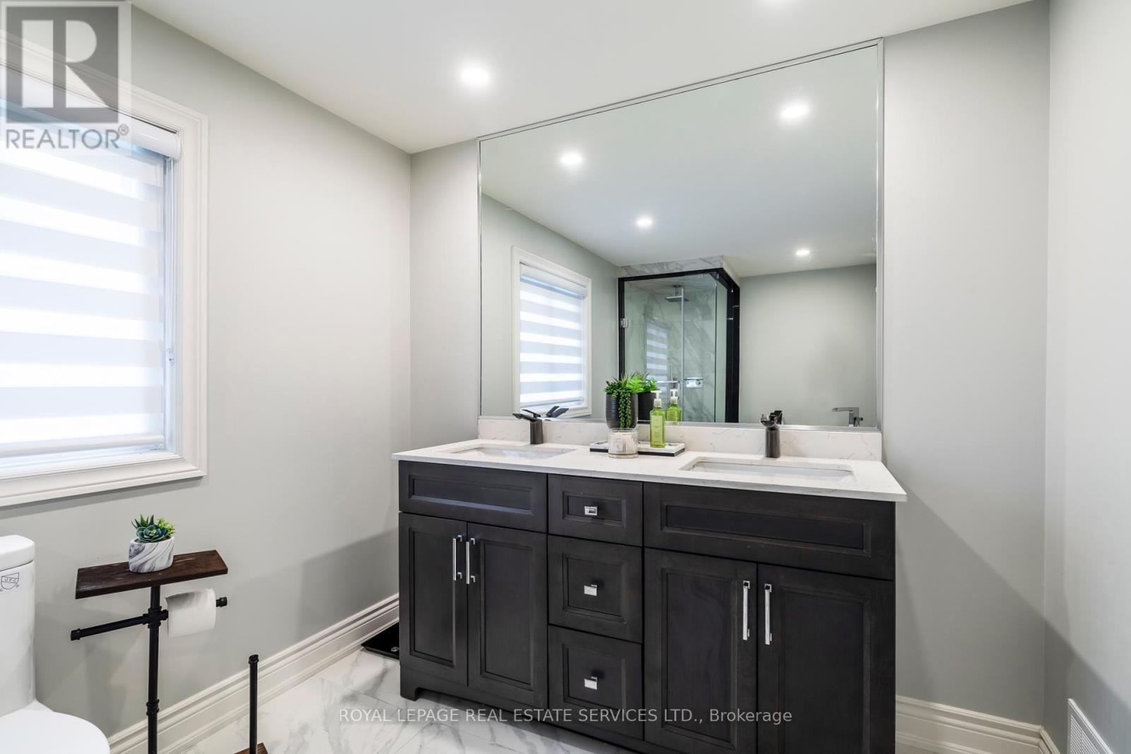 












6 DAWNRIDGE TRAIL

,
Brampton,




Ontario
L6Z2A1

