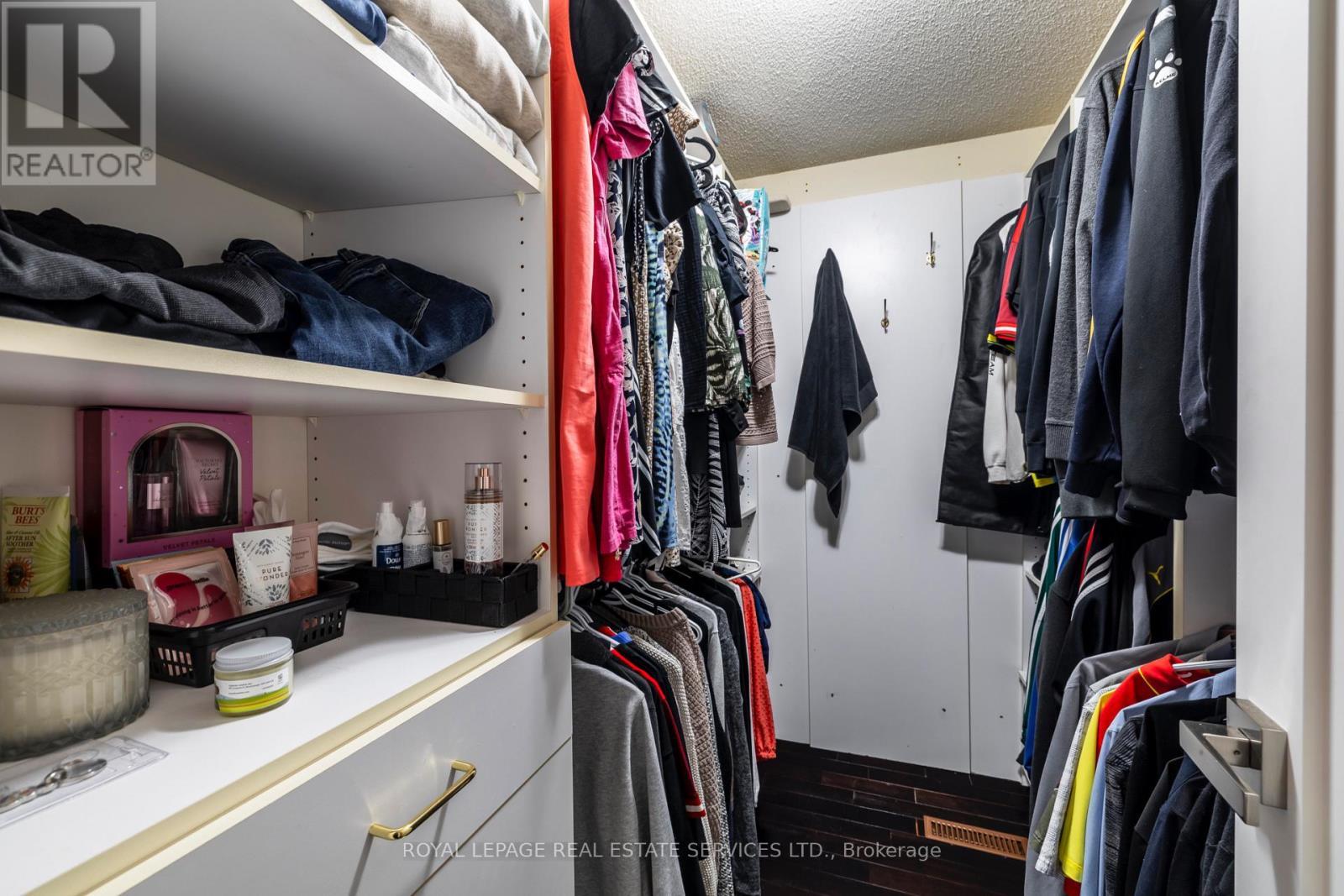 












6 DAWNRIDGE TRAIL

,
Brampton,




Ontario
L6Z2A1

