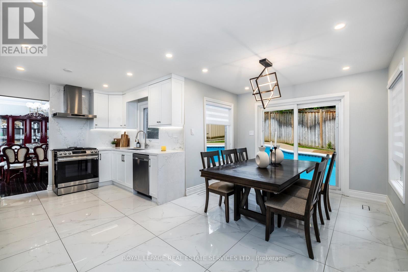 












6 DAWNRIDGE TRAIL

,
Brampton,




Ontario
L6Z2A1

