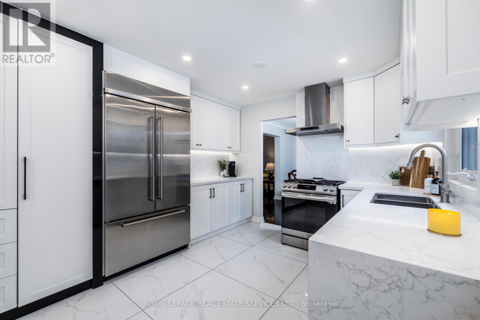 












6 DAWNRIDGE TRAIL

,
Brampton,




Ontario
L6Z2A1

