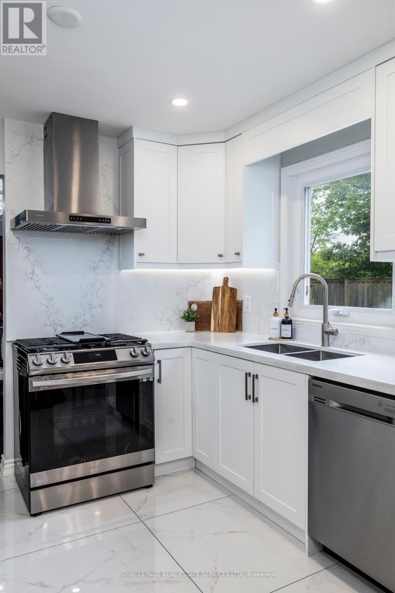 












6 DAWNRIDGE TRAIL

,
Brampton,




Ontario
L6Z2A1

