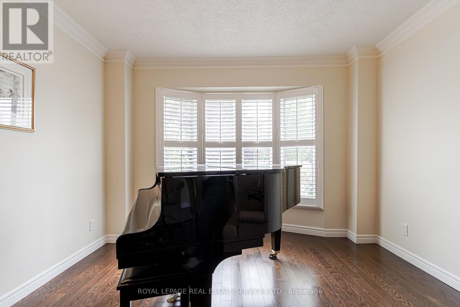 












1291 ROSEBERRY CRESCENT

,
Oakville,




Ontario
L6M1W2

