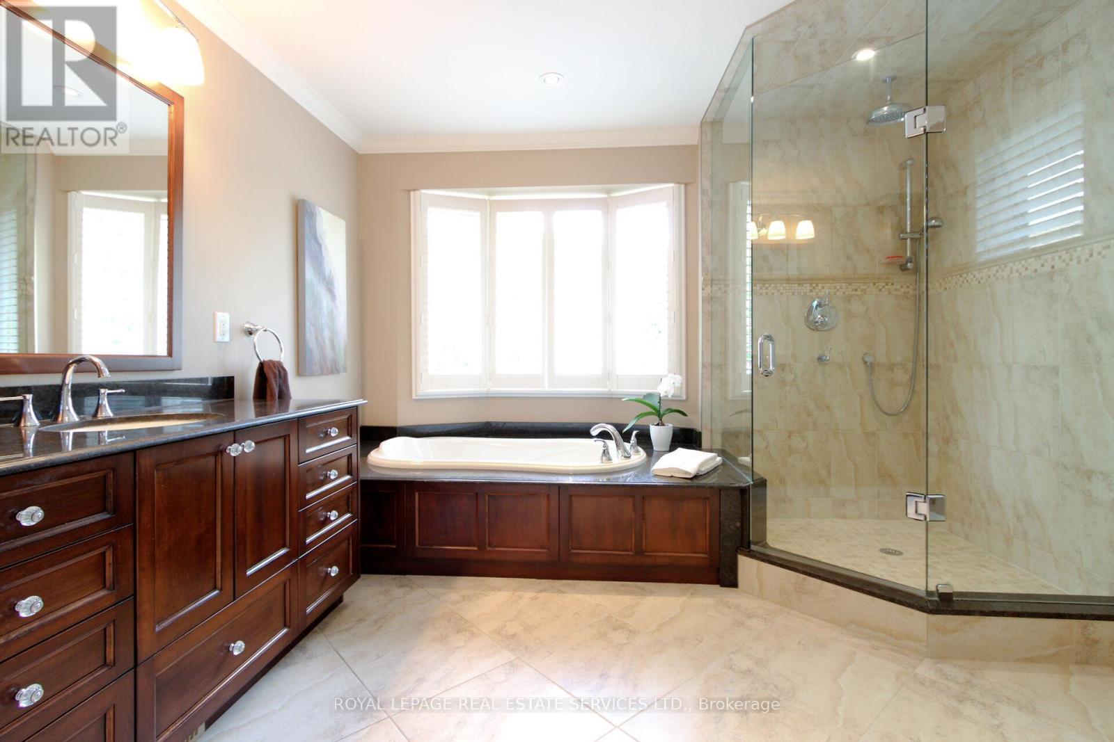 












1291 ROSEBERRY CRESCENT

,
Oakville,




Ontario
L6M1W2


