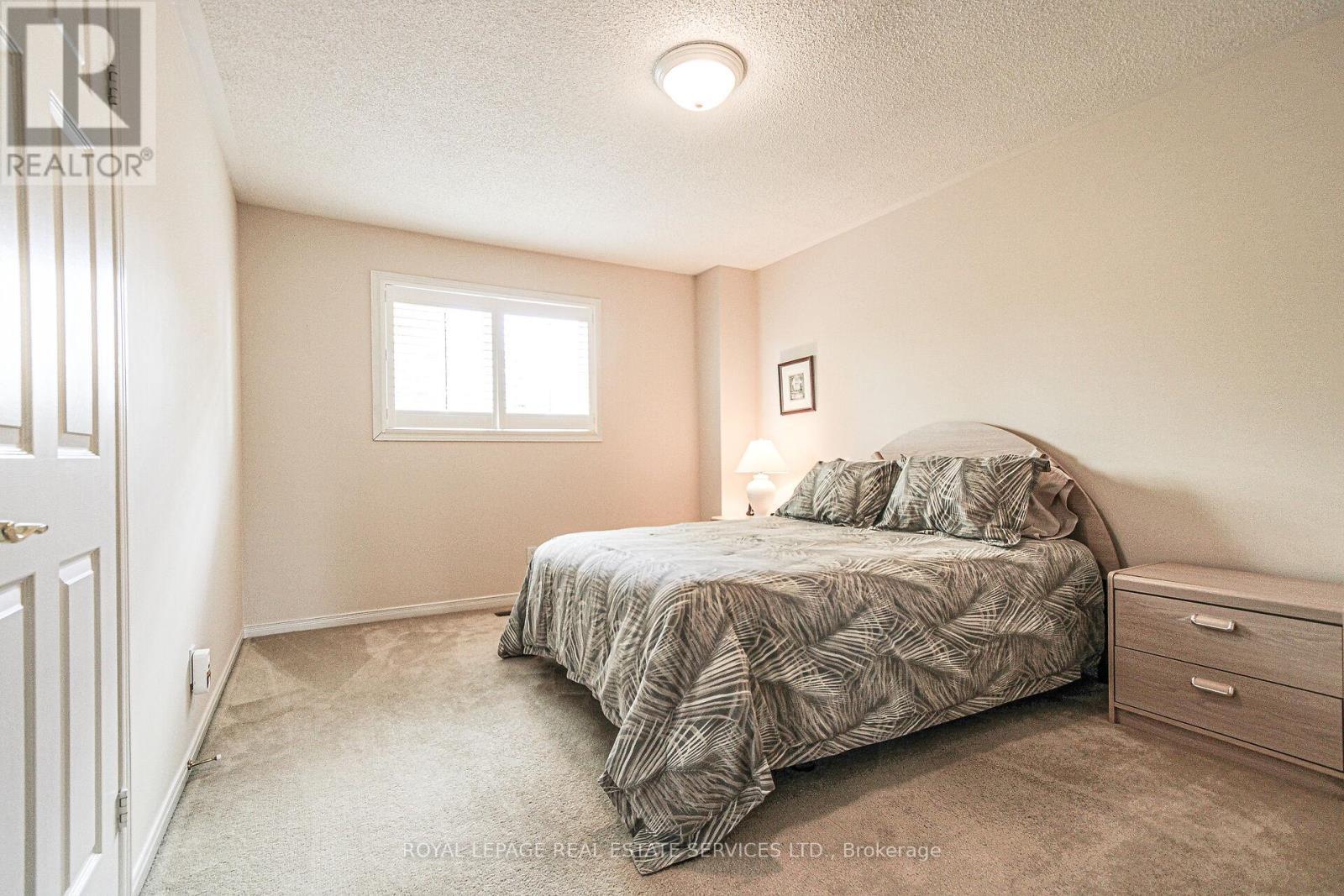 












1291 ROSEBERRY CRESCENT

,
Oakville,




Ontario
L6M1W2

