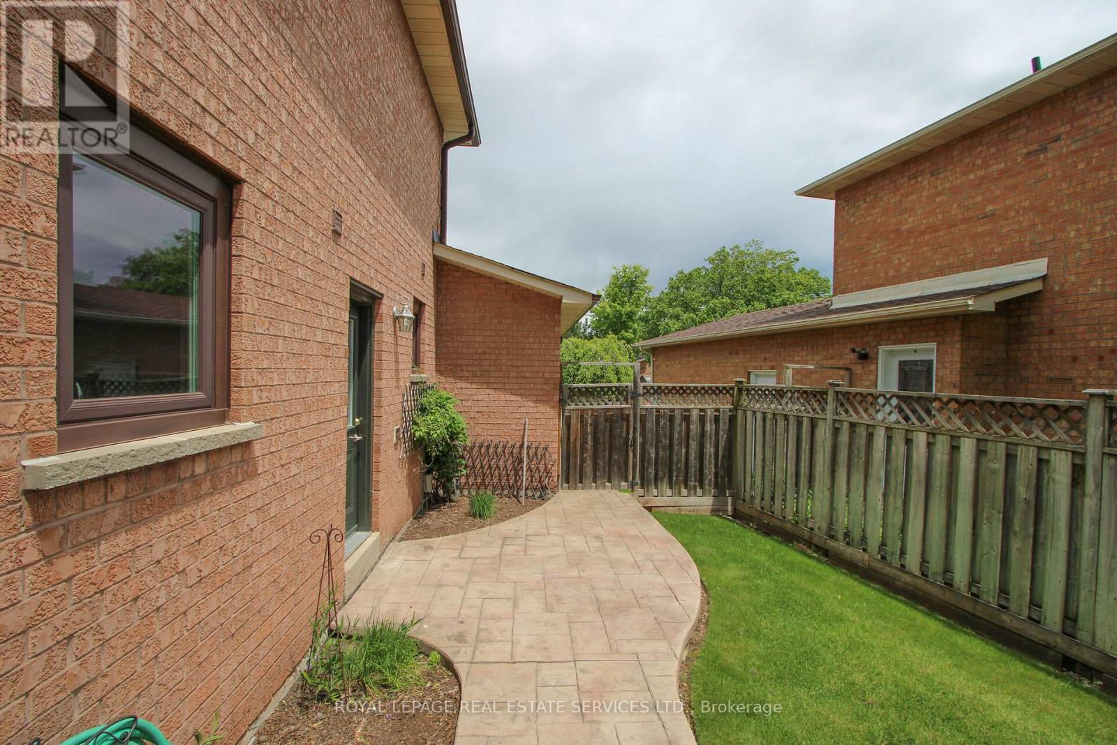 












1291 ROSEBERRY CRESCENT

,
Oakville,




Ontario
L6M1W2

