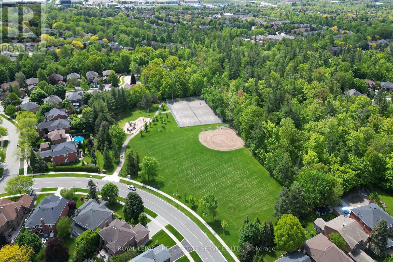 












1291 ROSEBERRY CRESCENT

,
Oakville,




Ontario
L6M1W2

