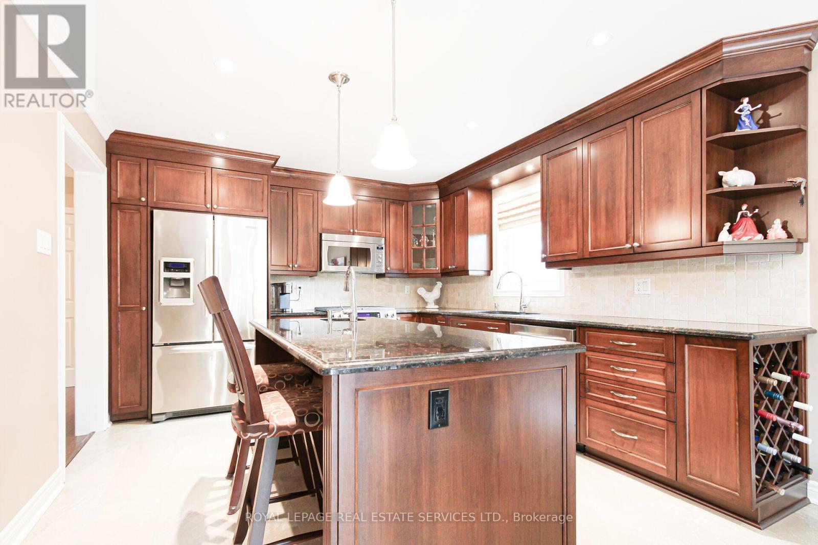 












1291 ROSEBERRY CRESCENT

,
Oakville,




Ontario
L6M1W2

