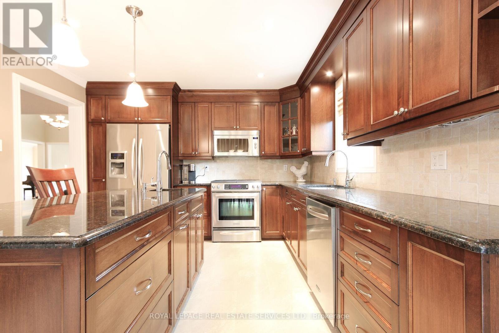 












1291 ROSEBERRY CRESCENT

,
Oakville,




Ontario
L6M1W2

