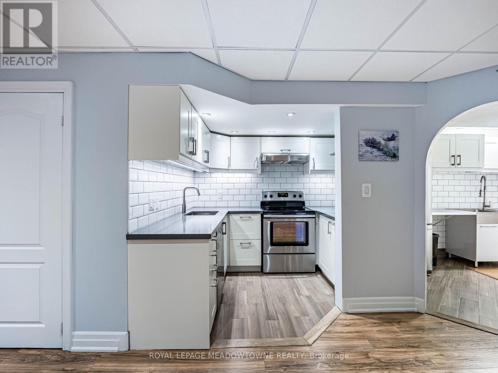 












16 ISAIAH DRIVE

,
Vaughan,




Ontario
L4H0C3

