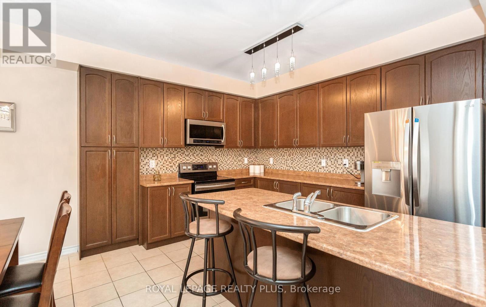 












17 DADEN OAKS DRIVE

,
Brampton,




Ontario
L6P3R7

