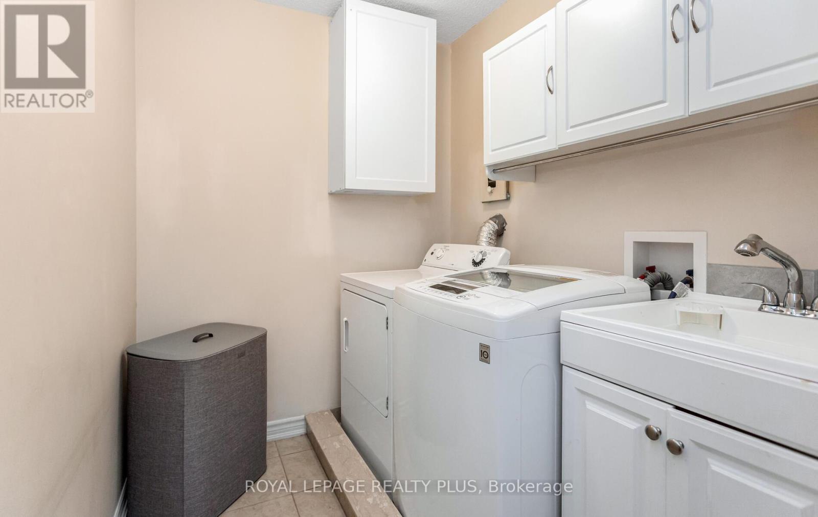 












17 DADEN OAKS DRIVE

,
Brampton,




Ontario
L6P3R7

