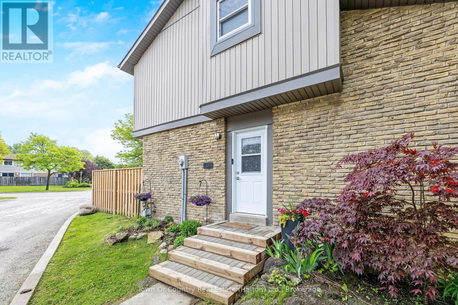 












26 - 278 WILSON DRIVE

,
Milton (DP Dorset Park),




Ontario
L9T3K2

