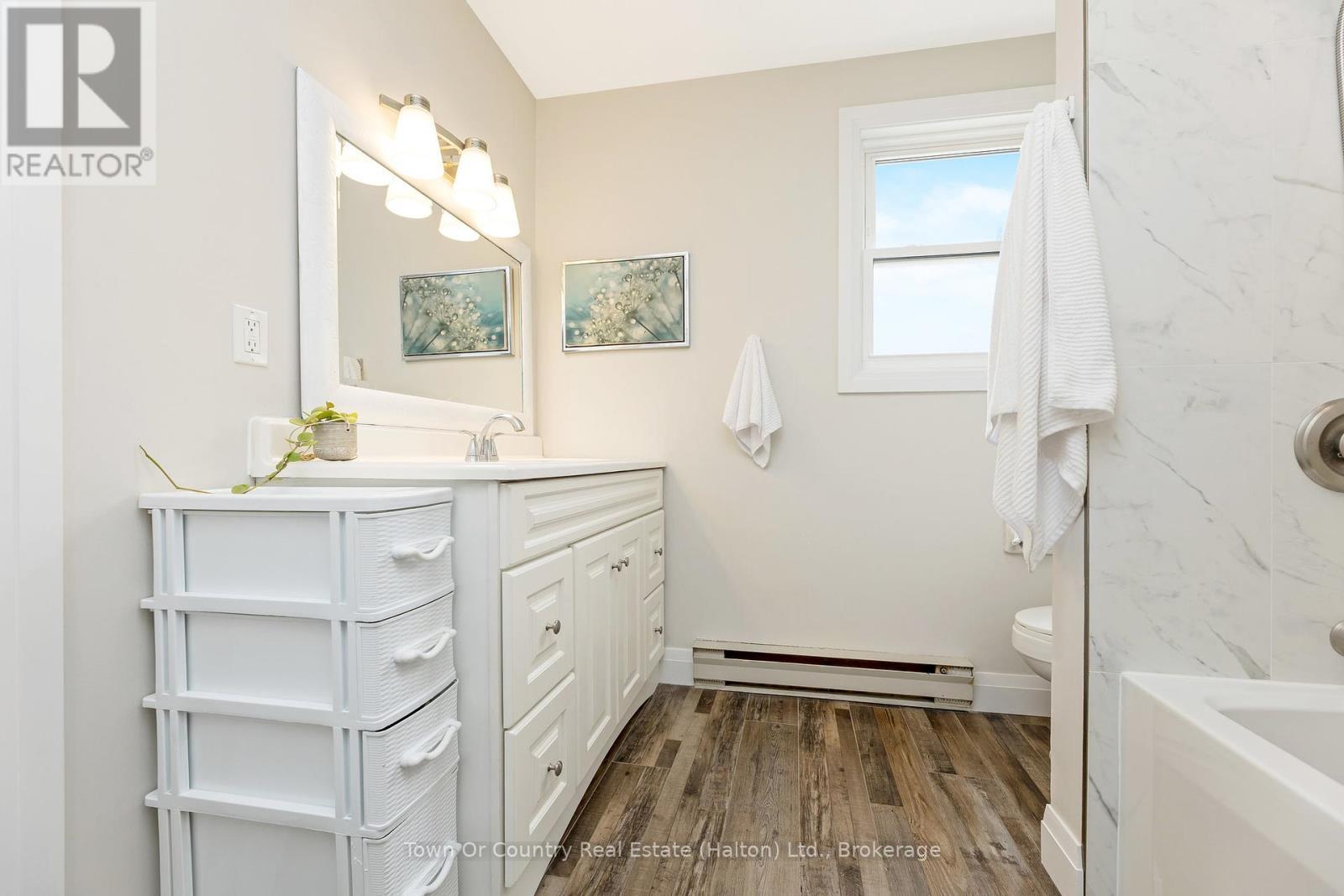 












26 - 278 WILSON DRIVE

,
Milton (DP Dorset Park),




Ontario
L9T3K2

