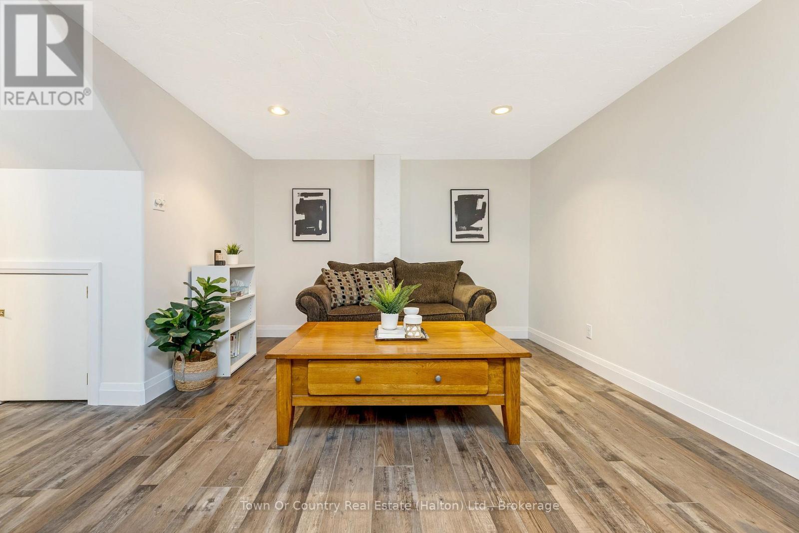 












26 - 278 WILSON DRIVE

,
Milton (DP Dorset Park),




Ontario
L9T3K2

