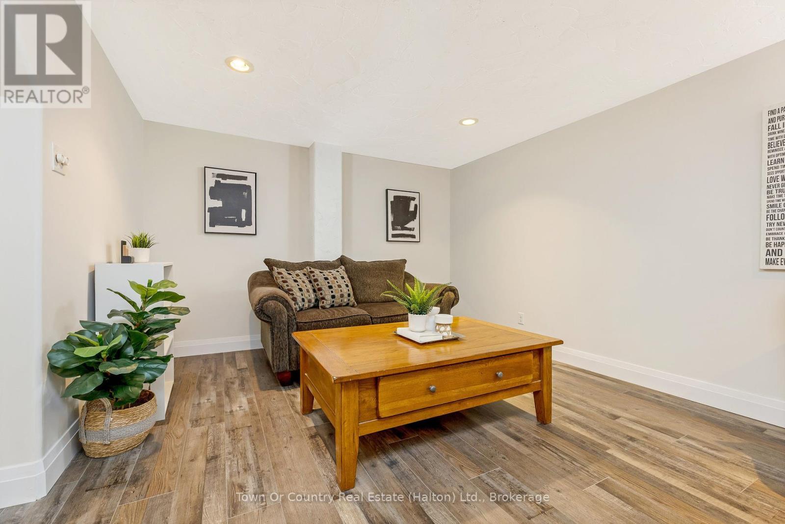 












26 - 278 WILSON DRIVE

,
Milton (DP Dorset Park),




Ontario
L9T3K2

