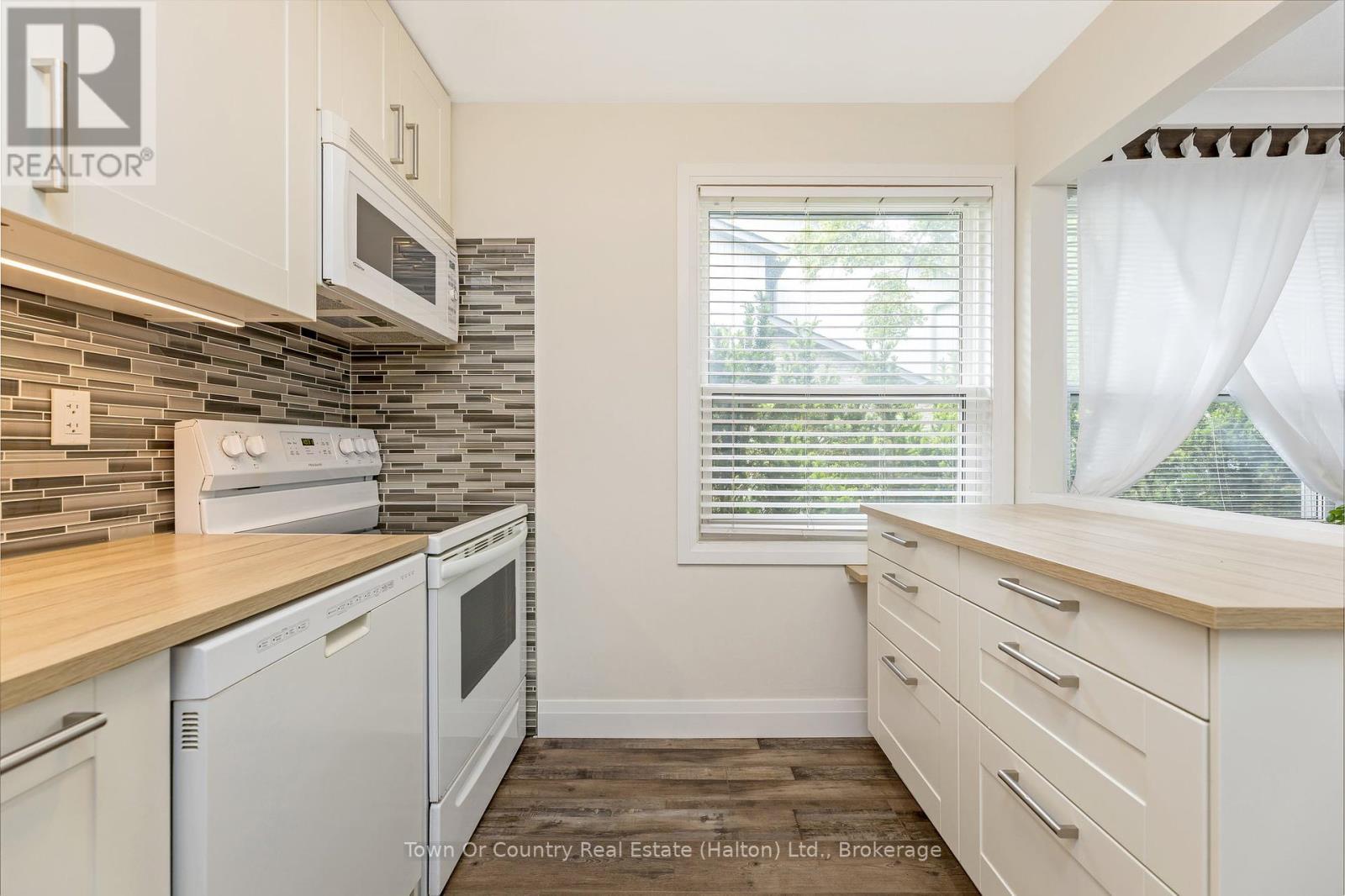 












26 - 278 WILSON DRIVE

,
Milton (DP Dorset Park),




Ontario
L9T3K2

