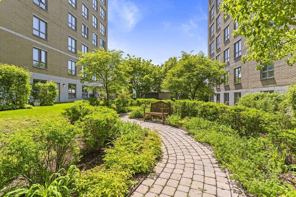 









8580


Rue Raymond-Pelletier

, 508,
Montréal (Ahuntsic-Cartierville),




QC
H2M2W7

