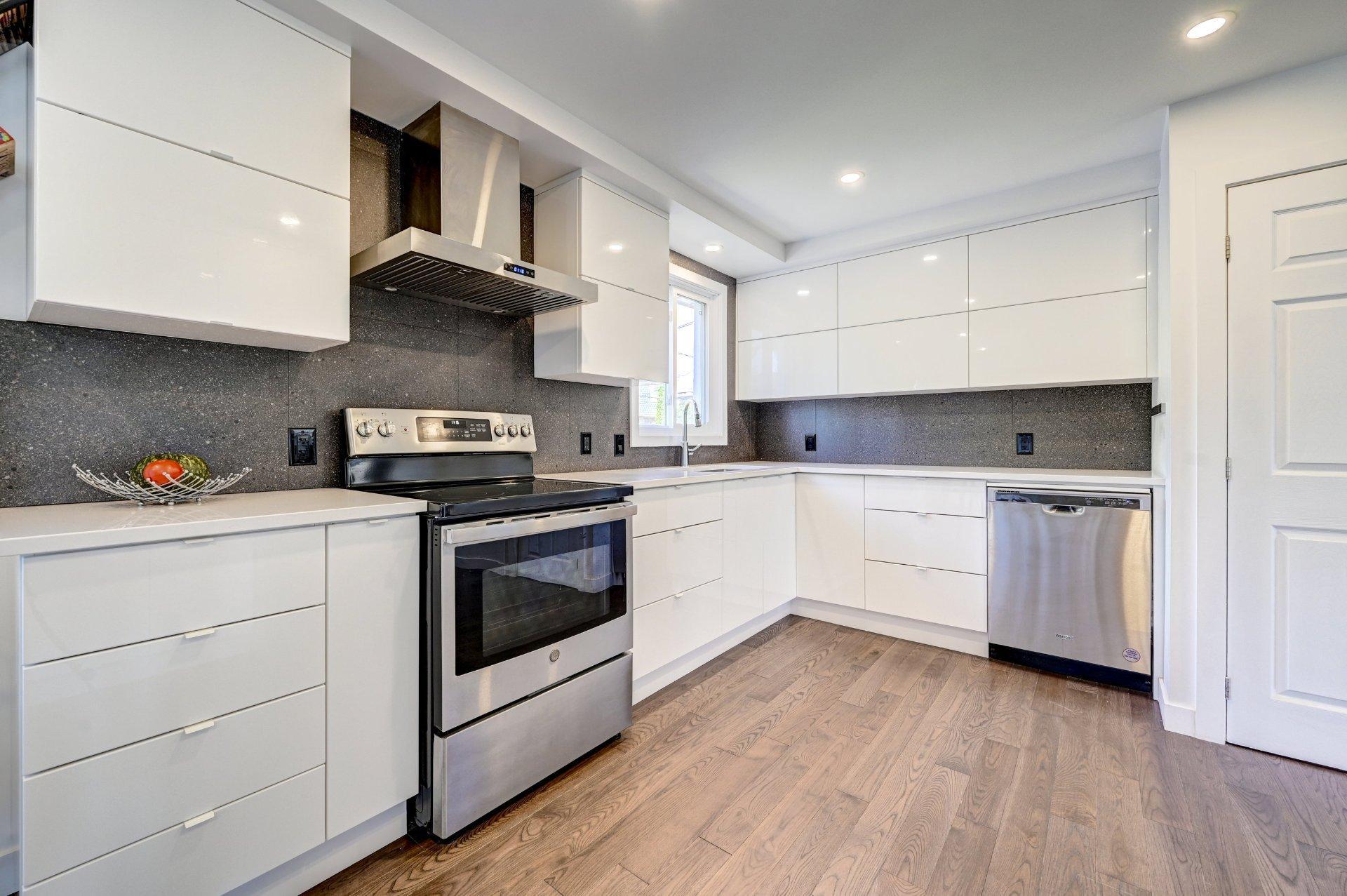 









1755


Rue Plante

,
Brossard,




QC
J4W1K8

