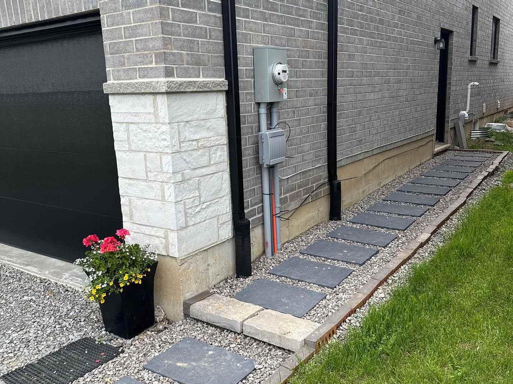 









348


Springbrook

Avenue, bsmt,
Hamilton,




ON
L9K 0K3

