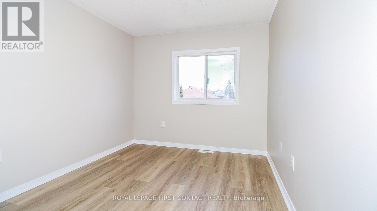 












13 LEE CRESCENT

,
Barrie,




Ontario
L4N9Z5

