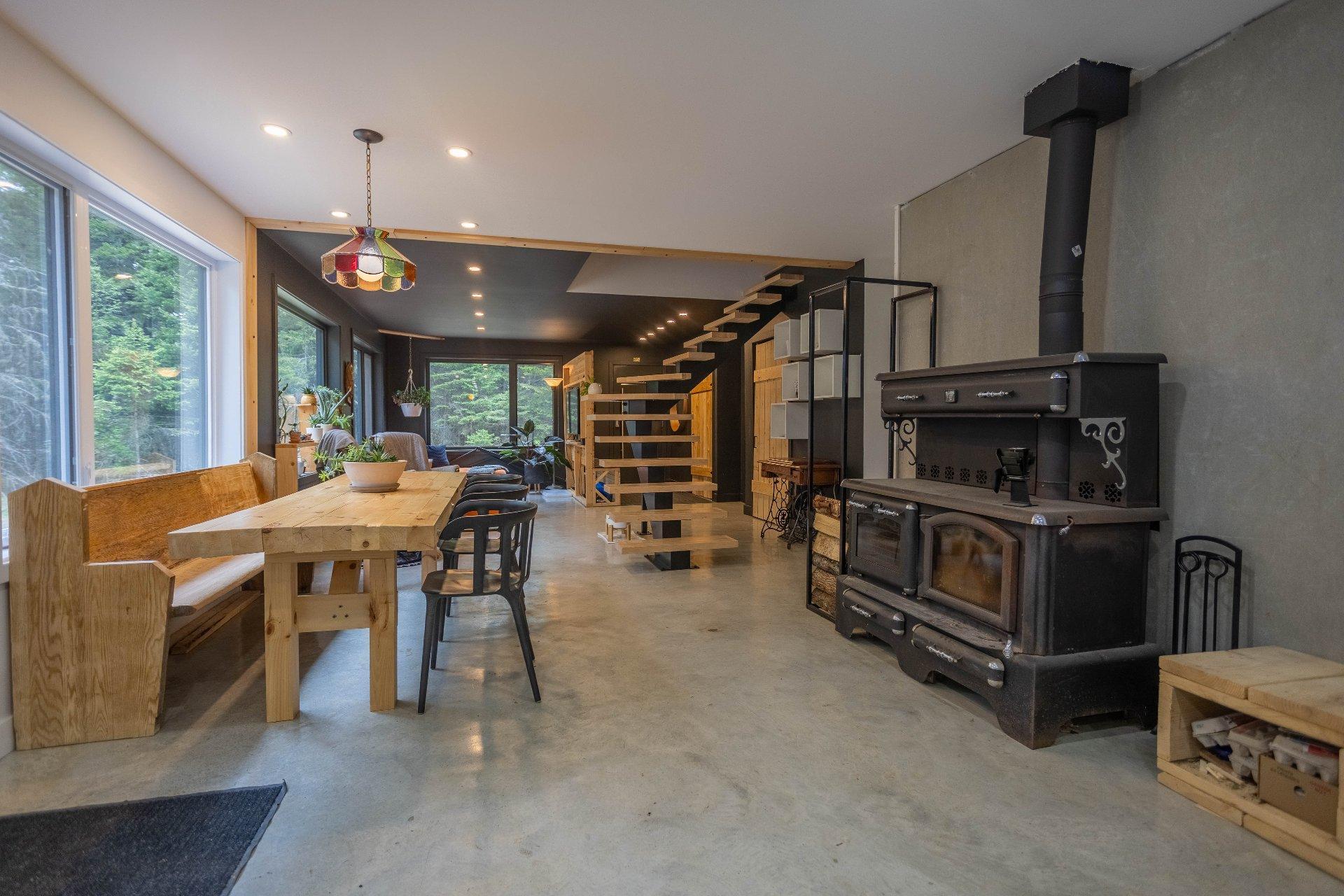 









1050


Ch. St-François

,
Saint-Mathieu-du-Parc,




QC
G0X1N0

