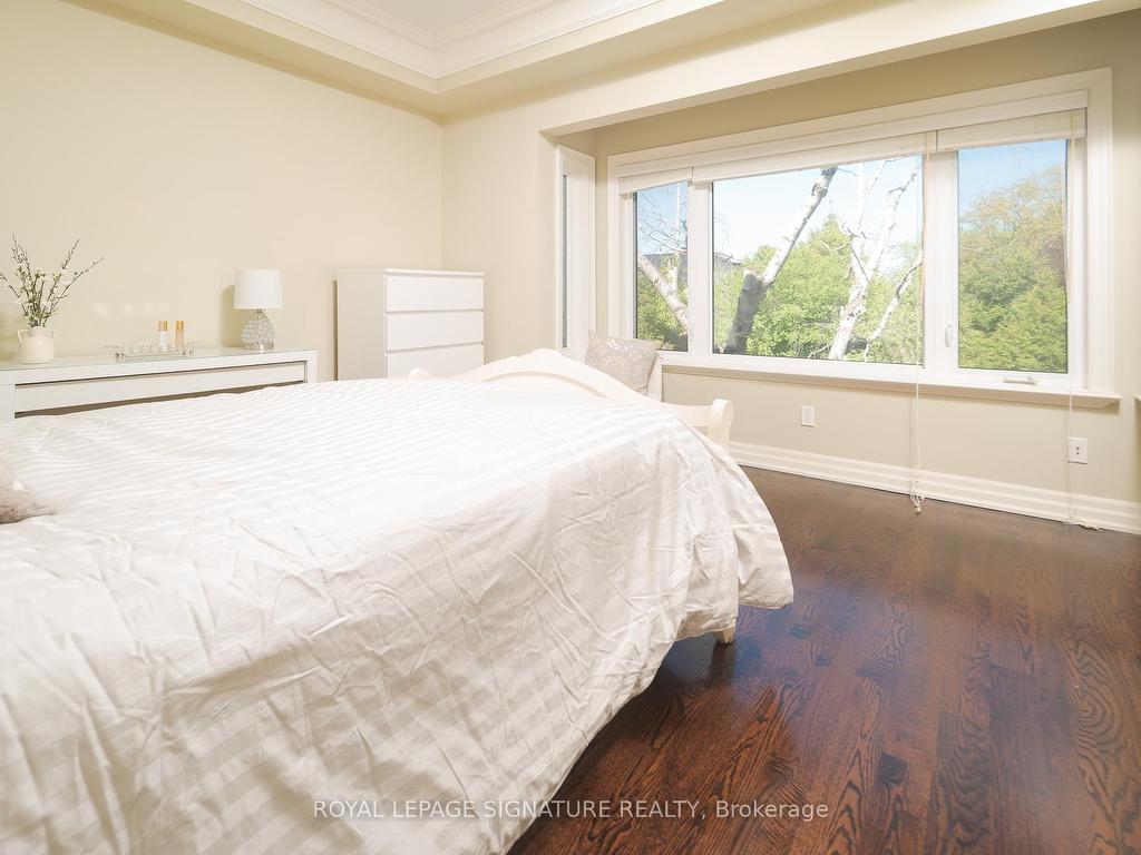 









43


Fenn

Avenue,
Toronto,




ON
M2L 1M7

