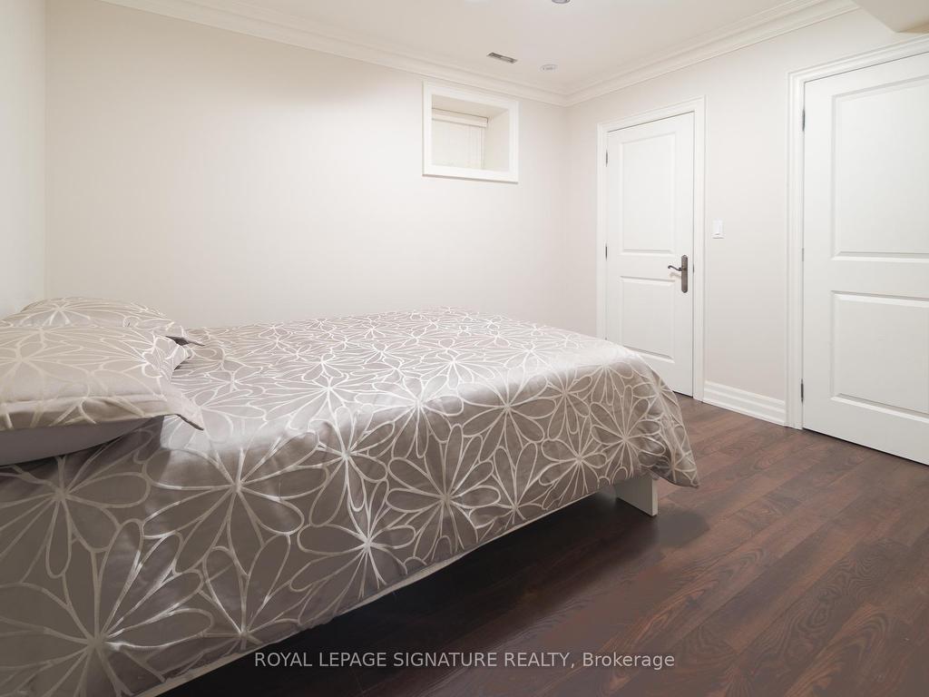 









43


Fenn

Avenue,
Toronto,




ON
M2L 1M7

