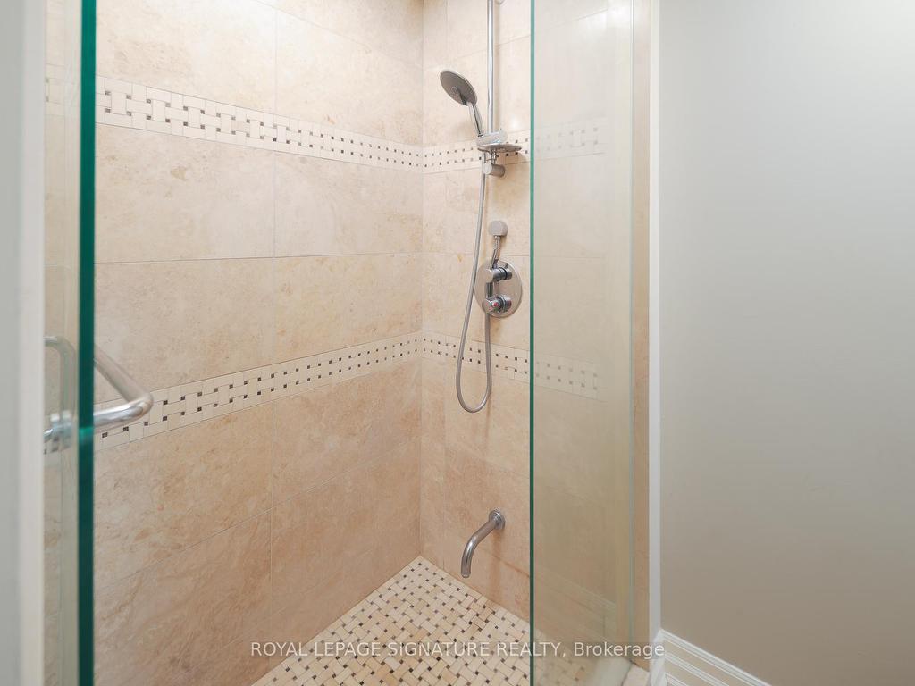 









43


Fenn

Avenue,
Toronto,




ON
M2L 1M7

