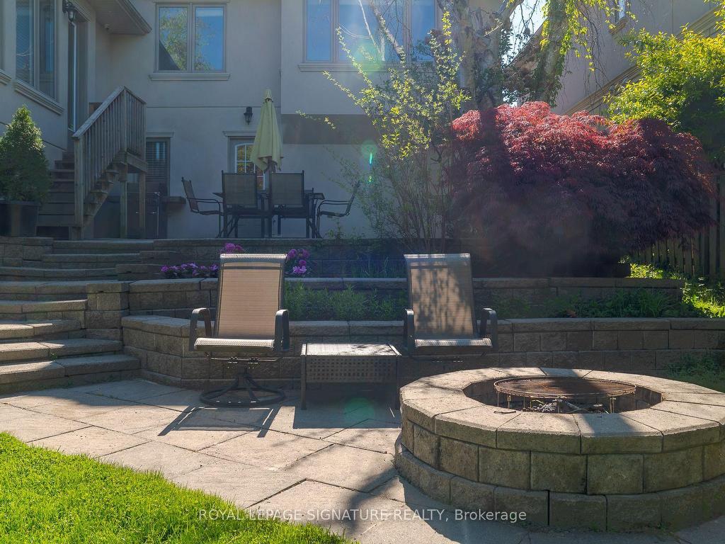 









43


Fenn

Avenue,
Toronto,




ON
M2L 1M7

