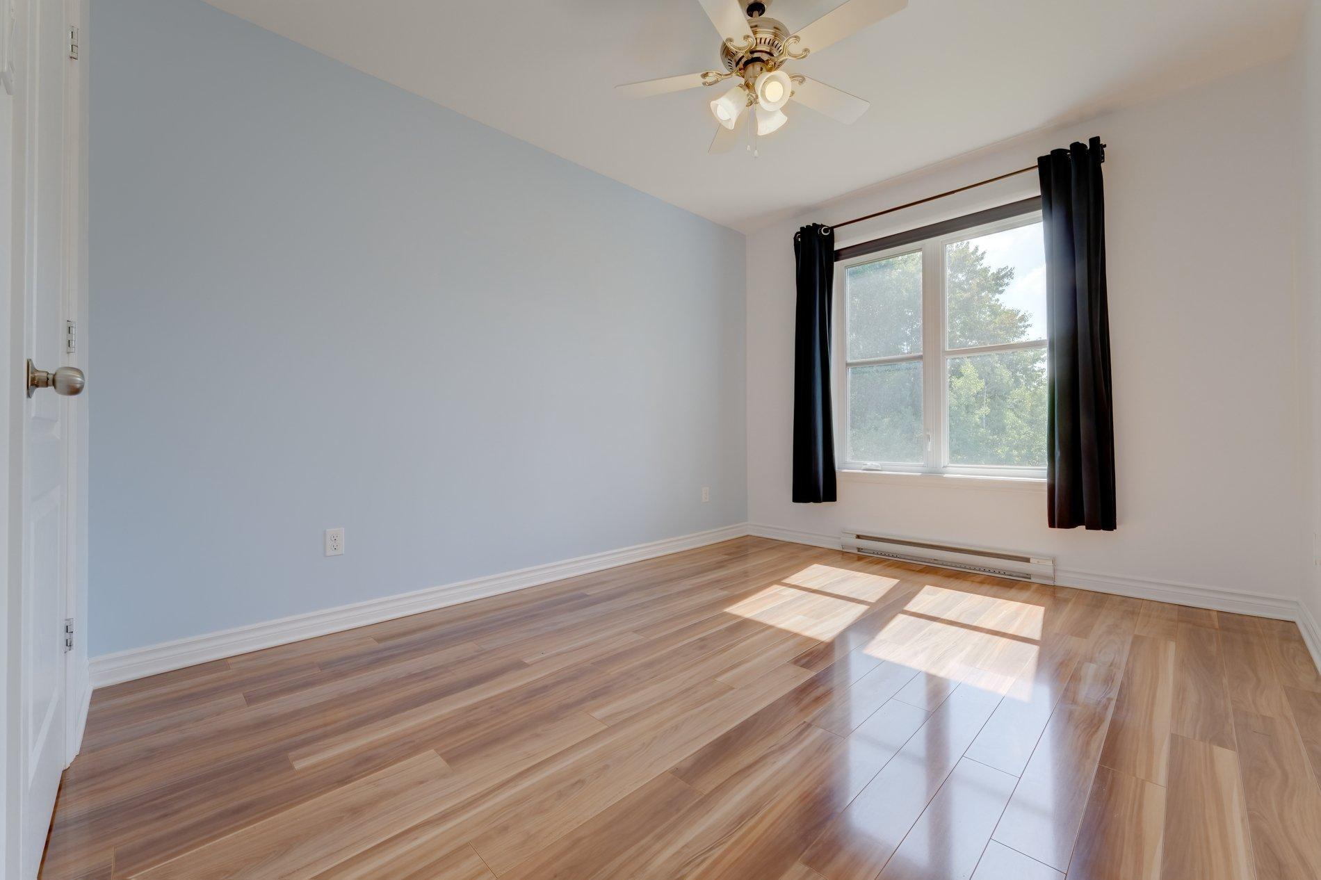 









6110


Rue Bernard-Racicot

, 5,
Longueuil (Saint-Hubert),




QC
J3Y0B7

