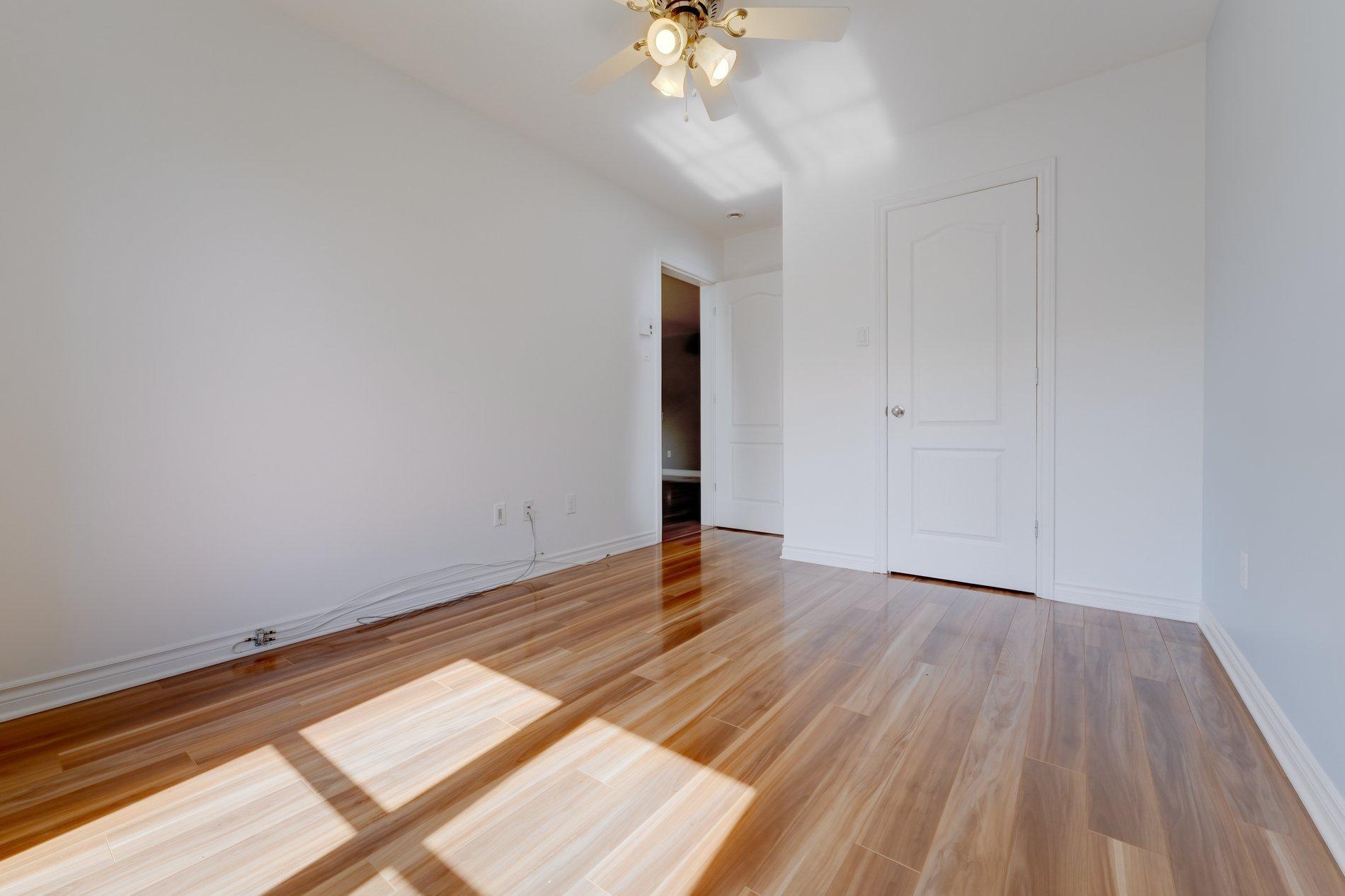 









6110


Rue Bernard-Racicot

, 5,
Longueuil (Saint-Hubert),




QC
J3Y0B7

