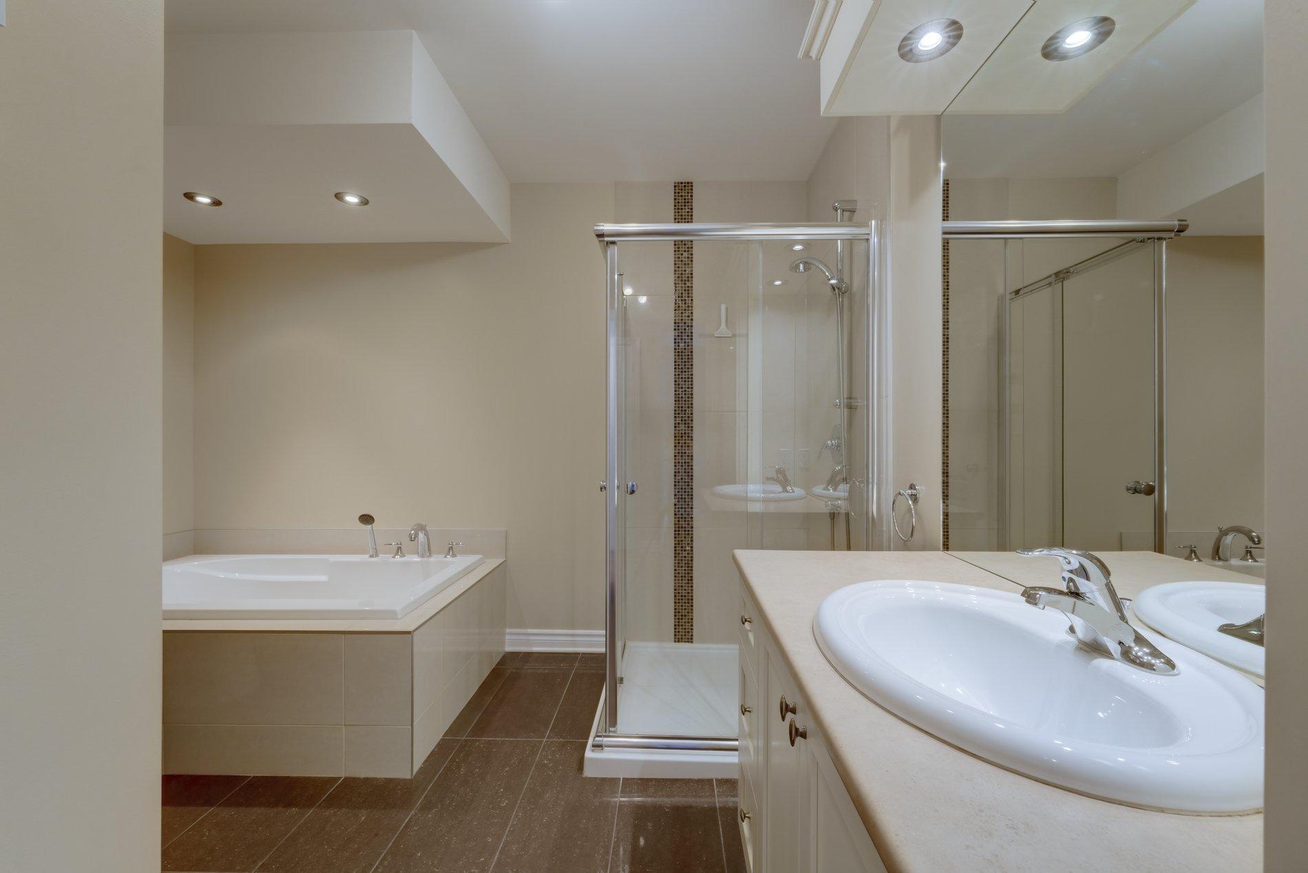 









6110


Rue Bernard-Racicot

, 5,
Longueuil (Saint-Hubert),




QC
J3Y0B7

