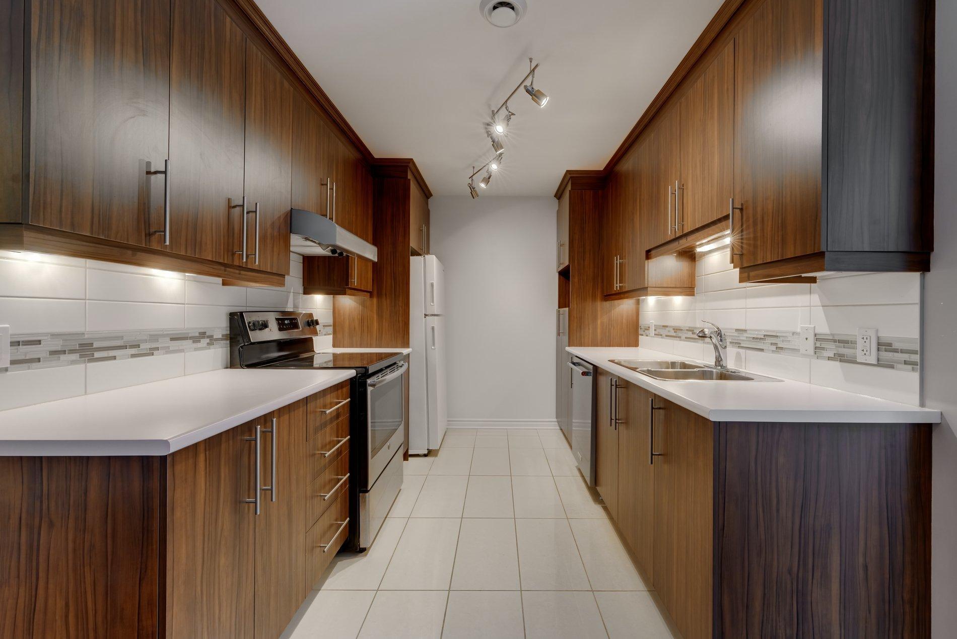 









6110


Rue Bernard-Racicot

, 5,
Longueuil (Saint-Hubert),




QC
J3Y0B7

