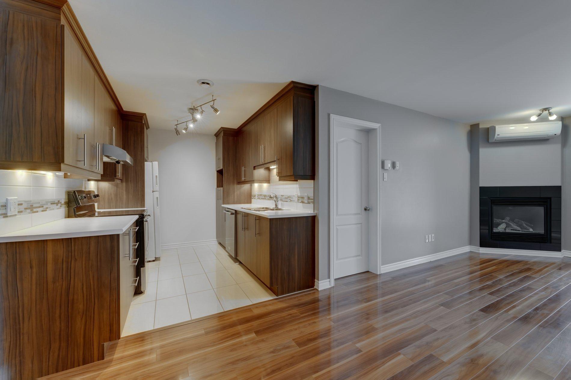 









6110


Rue Bernard-Racicot

, 5,
Longueuil (Saint-Hubert),




QC
J3Y0B7

