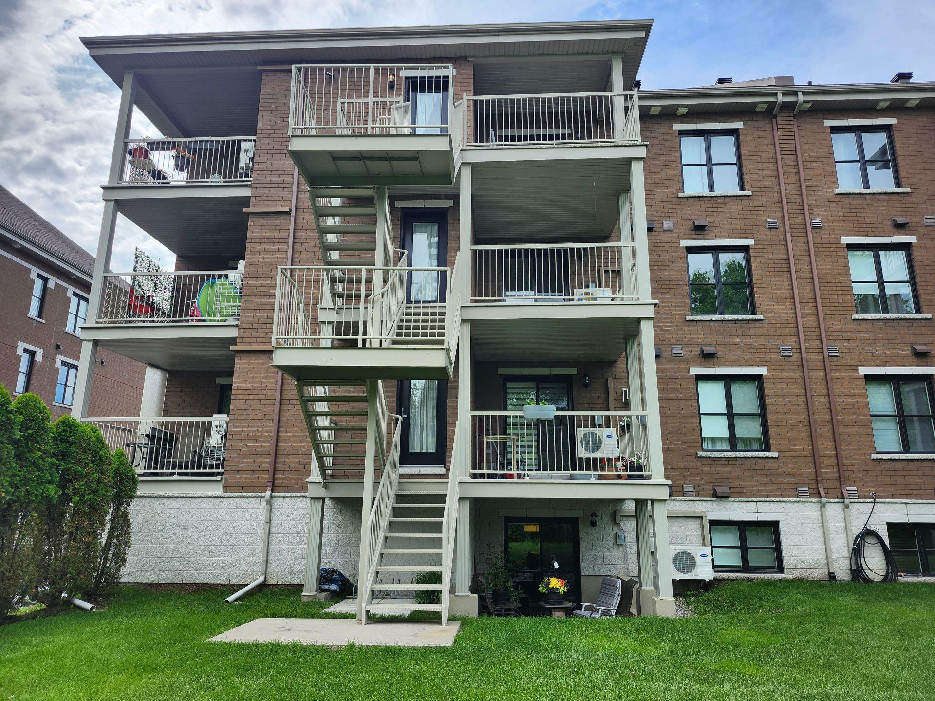 









6110


Rue Bernard-Racicot

, 5,
Longueuil (Saint-Hubert),




QC
J3Y0B7

