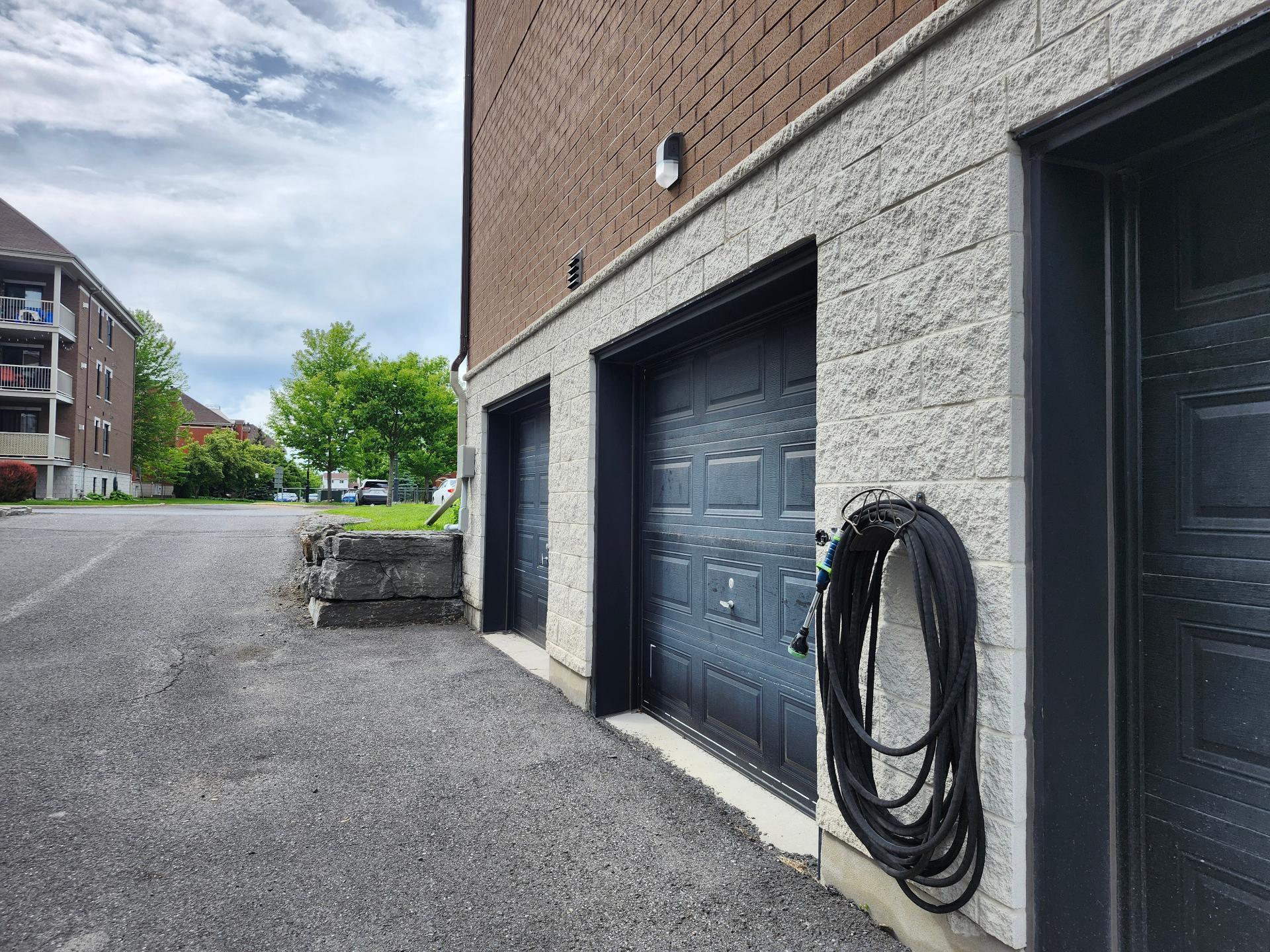 









6110


Rue Bernard-Racicot

, 5,
Longueuil (Saint-Hubert),




QC
J3Y0B7


