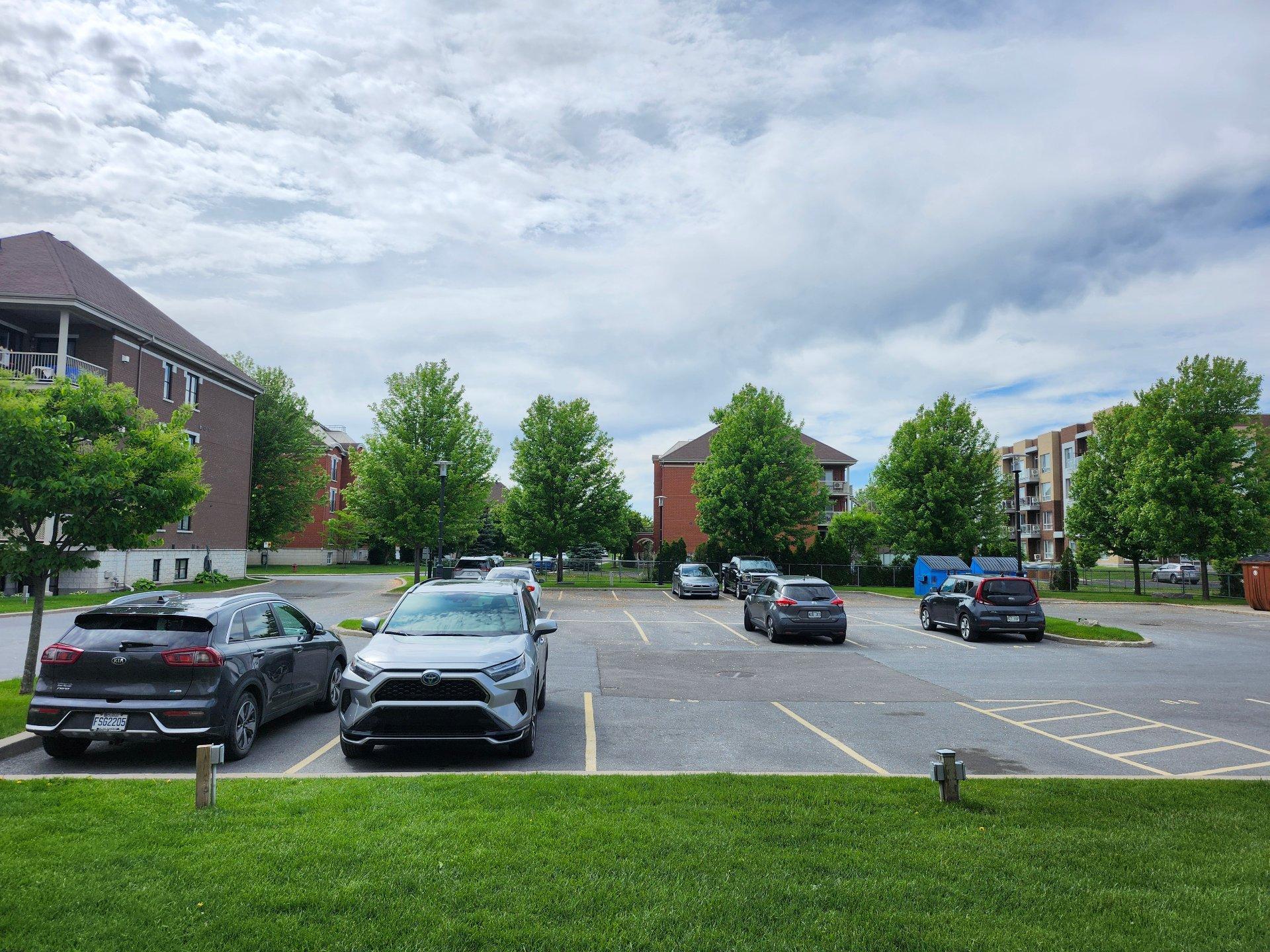









6110


Rue Bernard-Racicot

, 5,
Longueuil (Saint-Hubert),




QC
J3Y0B7

