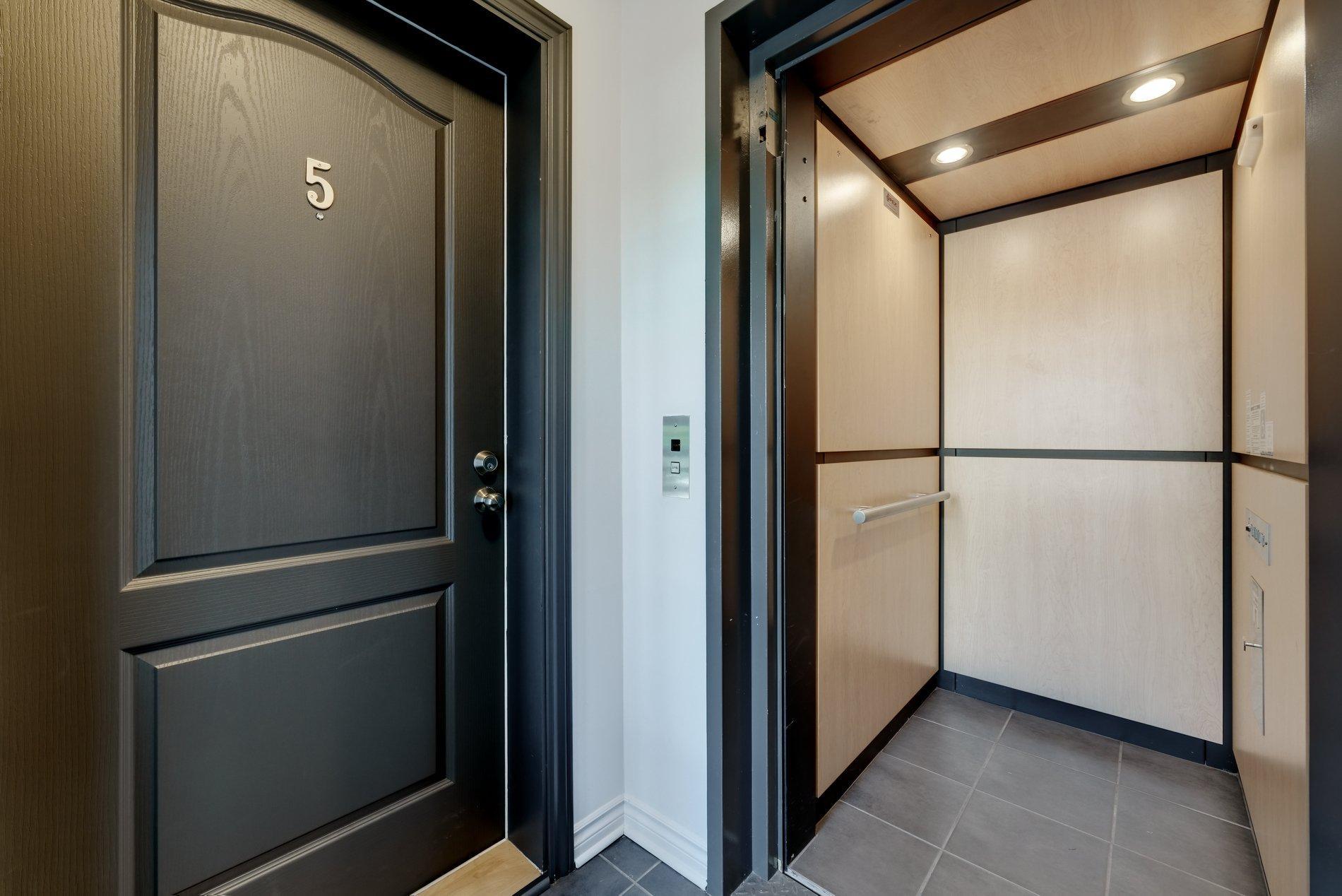 









6110


Rue Bernard-Racicot

, 5,
Longueuil (Saint-Hubert),




QC
J3Y0B7

