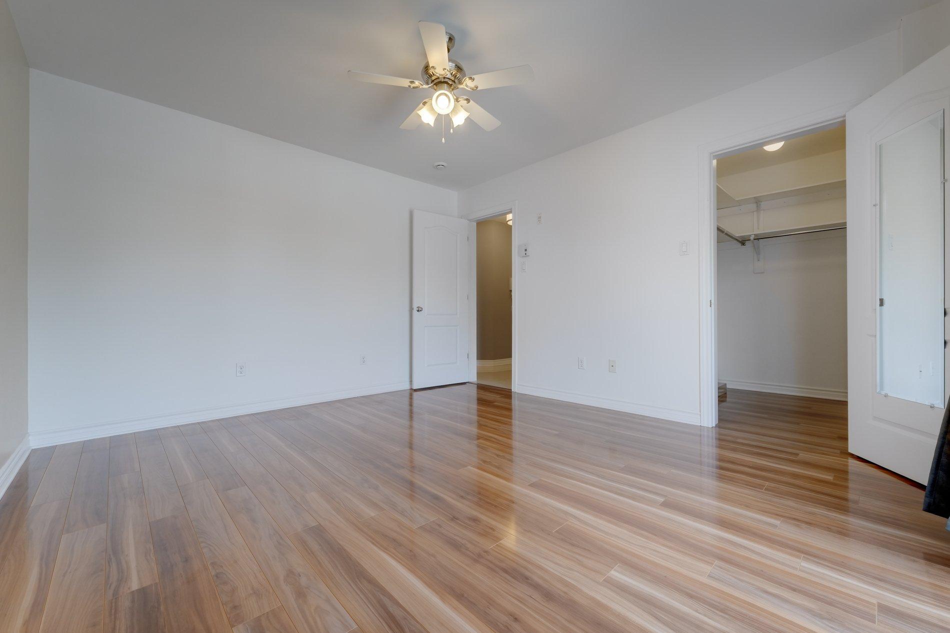 









6110


Rue Bernard-Racicot

, 5,
Longueuil (Saint-Hubert),




QC
J3Y0B7

