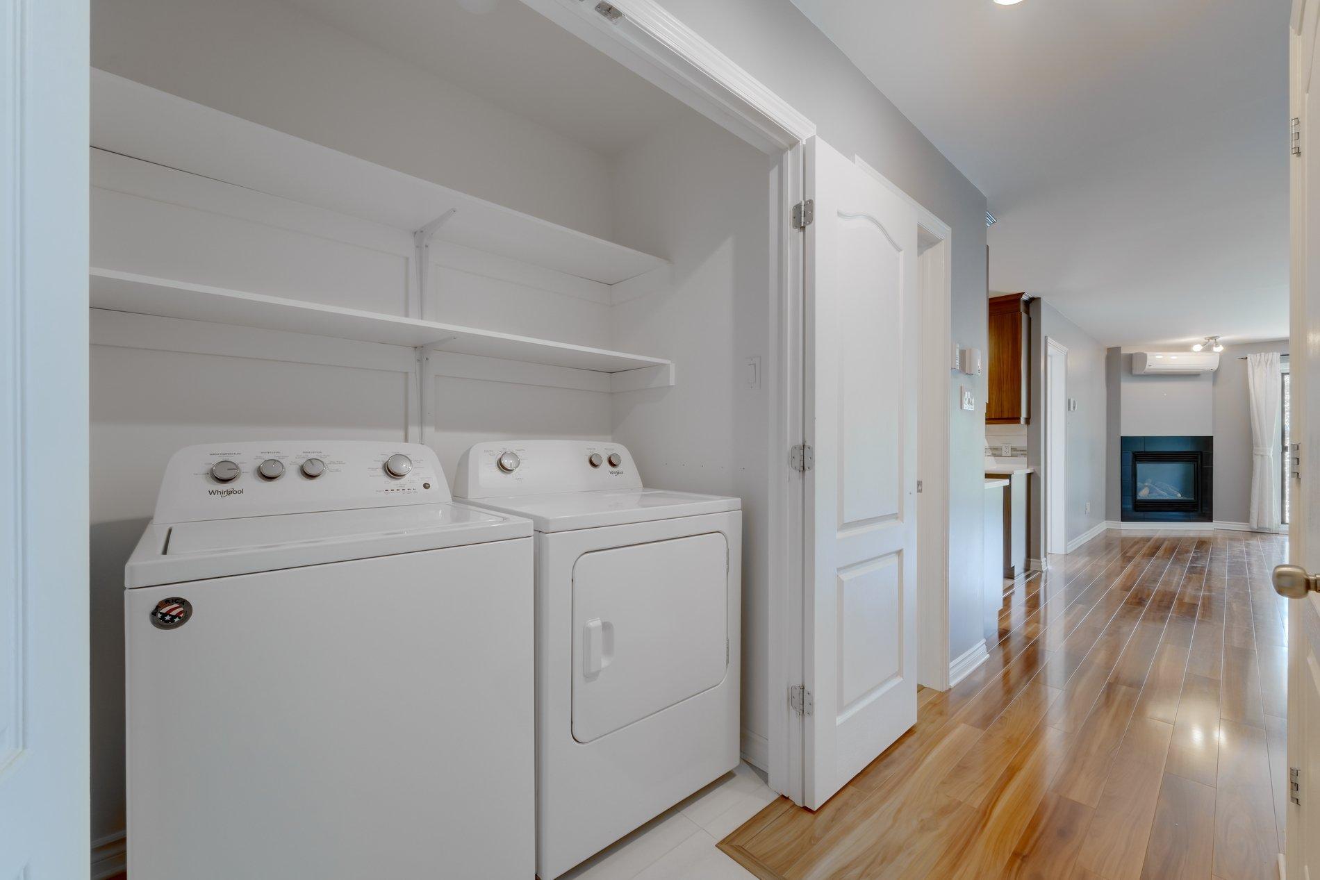 









6110


Rue Bernard-Racicot

, 5,
Longueuil (Saint-Hubert),




QC
J3Y0B7


