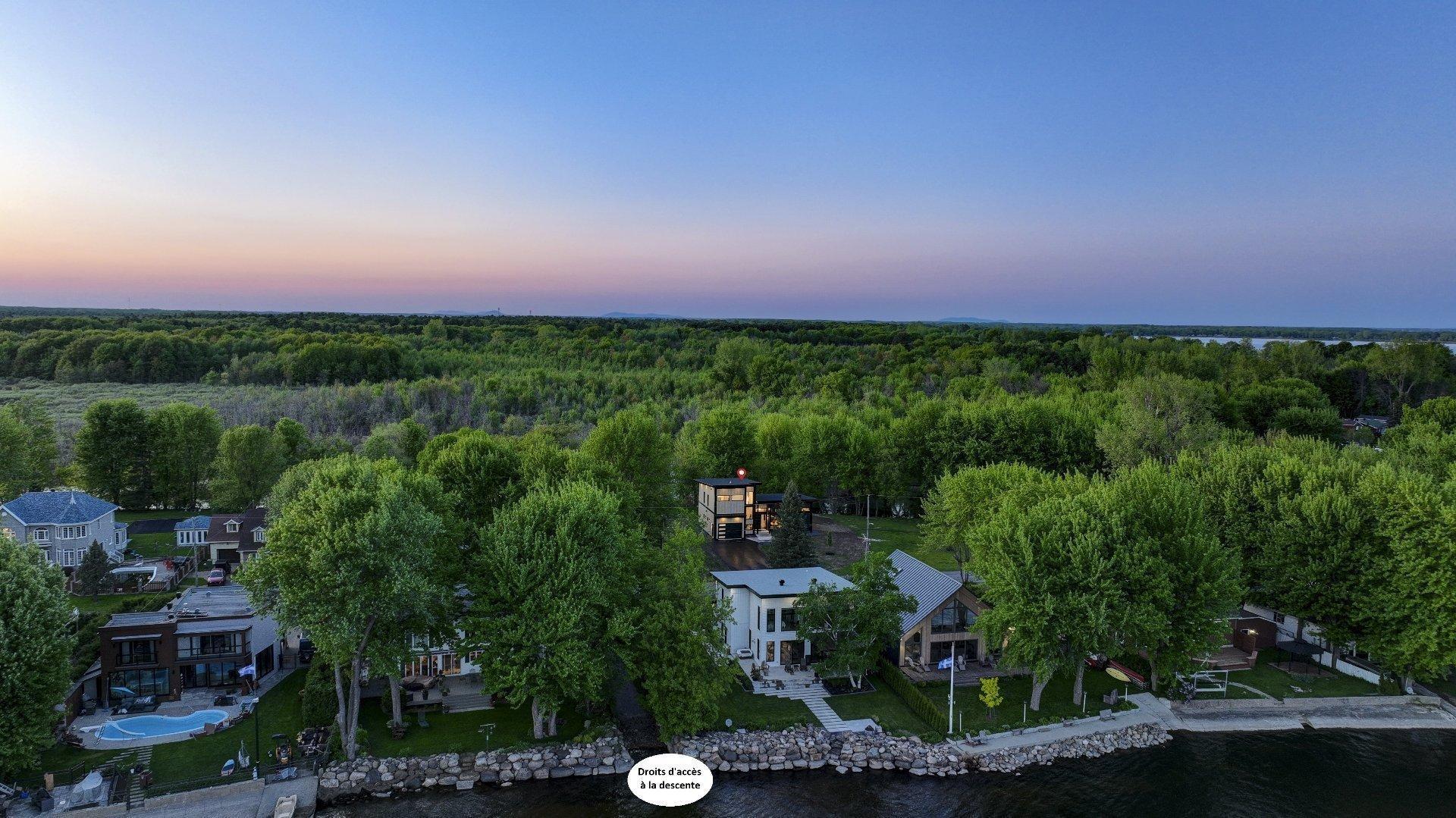 









709


Av. de Venise O.

,
Venise-en-Québec,




QC
J0J2K0

