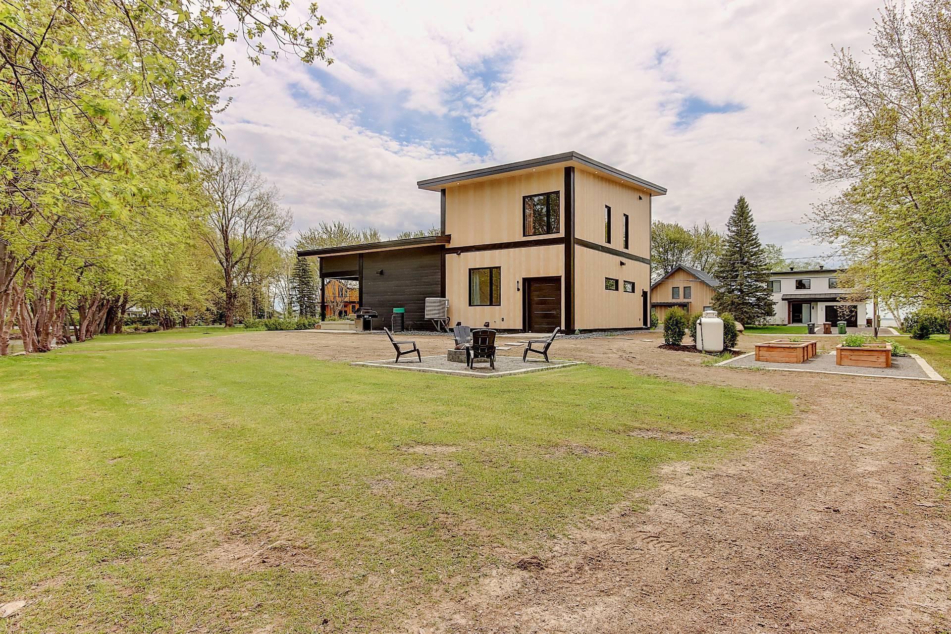 









709


Av. de Venise O.

,
Venise-en-Québec,




QC
J0J2K0

